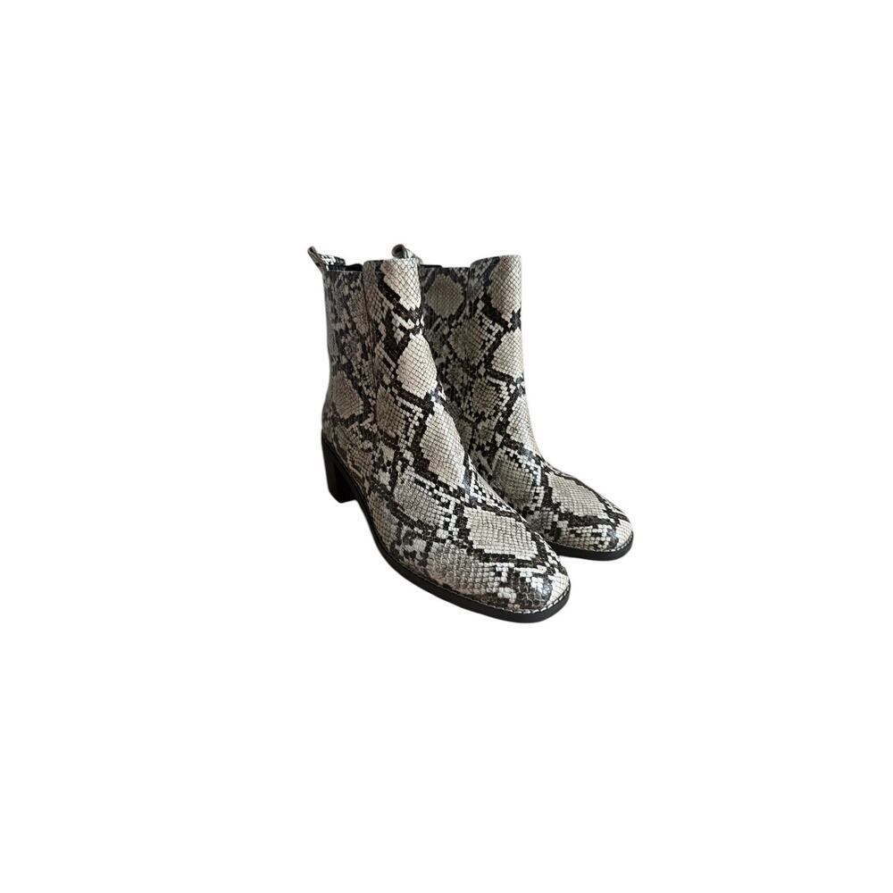Nordstrom Women's Hazina Snake Print Leather Chelsea Boots Ivory Size 5.5